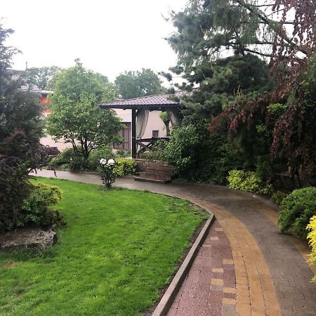 Міні-Готель "Еко" Kamianets-Podilskyi Exterior photo